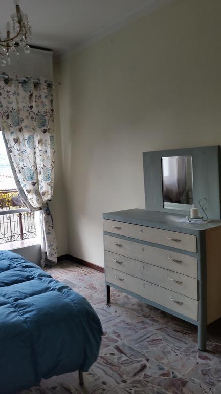 Apartment Iseo Lake Sale Marasino Quarto foto
