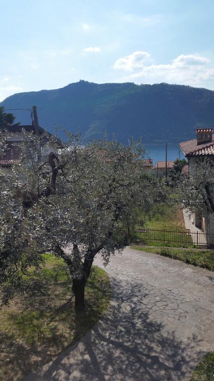 Apartment Iseo Lake Sale Marasino Quarto foto