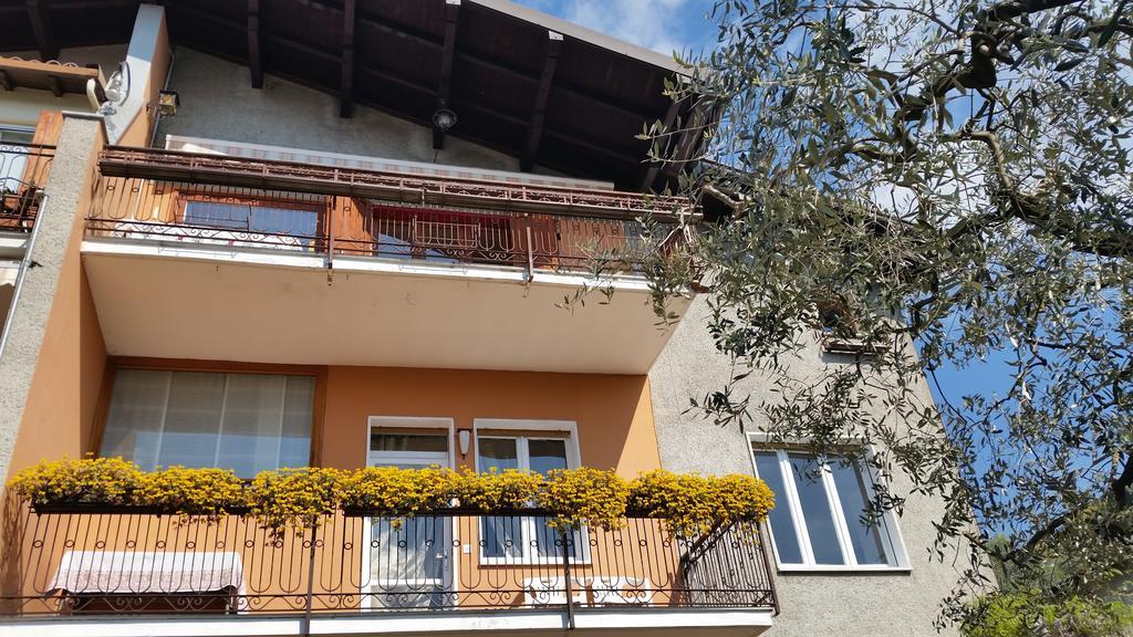 Apartment Iseo Lake Sale Marasino Quarto foto